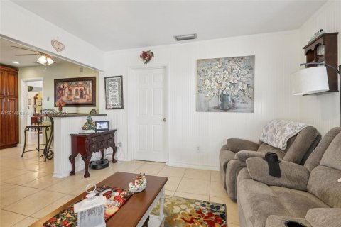 Casa en venta en Pembroke Pines, Florida, 3 dormitorios, 173.91 m2 № 1970635 - foto 18