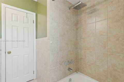 Casa en venta en Pembroke Pines, Florida, 3 dormitorios, 173.91 m2 № 1970635 - foto 30