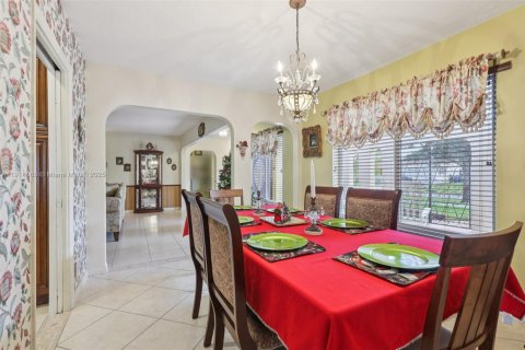 Casa en venta en Pembroke Pines, Florida, 3 dormitorios, 173.91 m2 № 1970635 - foto 23
