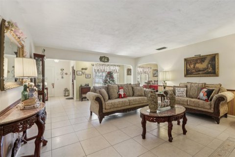 Casa en venta en Pembroke Pines, Florida, 3 dormitorios, 173.91 m2 № 1970635 - foto 11