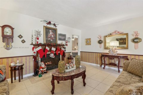 Casa en venta en Pembroke Pines, Florida, 3 dormitorios, 173.91 m2 № 1970635 - foto 14