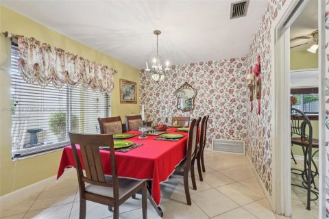 Casa en venta en Pembroke Pines, Florida, 3 dormitorios, 173.91 m2 № 1970635 - foto 21