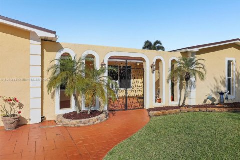 Casa en venta en Pembroke Pines, Florida, 3 dormitorios, 173.91 m2 № 1970635 - foto 6