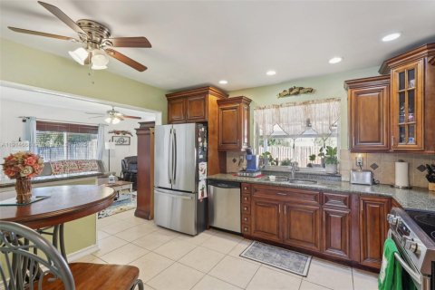 Casa en venta en Pembroke Pines, Florida, 3 dormitorios, 173.91 m2 № 1970635 - foto 25