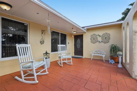 Casa en venta en Pembroke Pines, Florida, 3 dormitorios, 173.91 m2 № 1970635 - foto 9