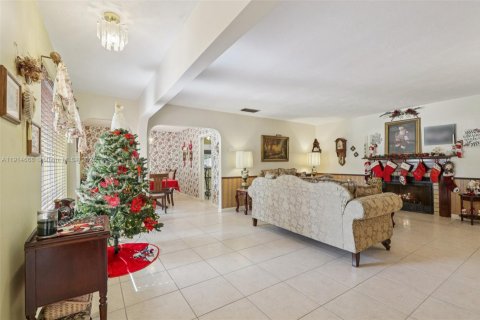 Casa en venta en Pembroke Pines, Florida, 3 dormitorios, 173.91 m2 № 1970635 - foto 12