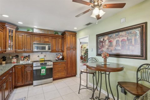 Casa en venta en Pembroke Pines, Florida, 3 dormitorios, 173.91 m2 № 1970635 - foto 24