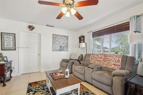 Casa en venta en Pembroke Pines, Florida, 3 dormitorios, 173.91 m2 № 1970635 - foto 16