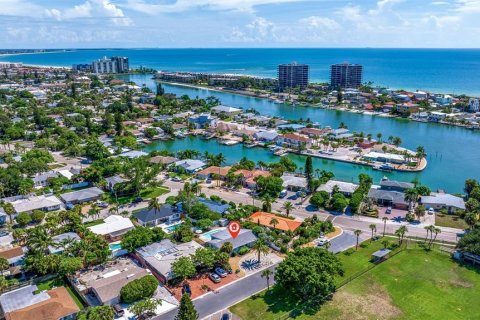 Villa ou maison à vendre à Saint Pete Beach, Floride: 3 chambres, 129.69 m2 № 2426842 - photo 2