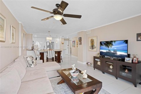Copropriété à louer à Hollywood, Floride: 1 chambre, 77.29 m2 № 2028314 - photo 6