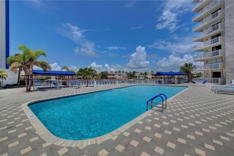 Copropriété à louer à Hollywood, Floride: 1 chambre, 77.29 m2 № 2028314 - photo 13