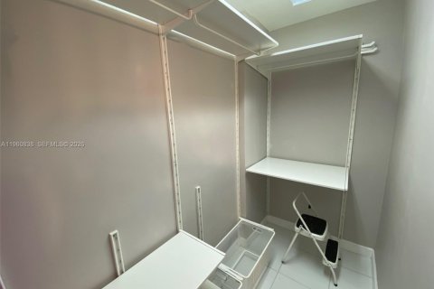 Copropriété à louer à Hollywood, Floride: 1 chambre, 77.29 m2 № 2028314 - photo 16