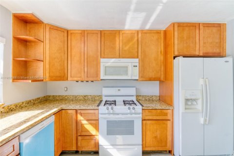 House in Sunrise, Florida 3 bedrooms, 125.88 sq.m. № 1976347 - photo 17