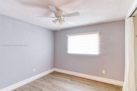 House in Sunrise, Florida 3 bedrooms, 125.88 sq.m. № 1976347 - photo 29