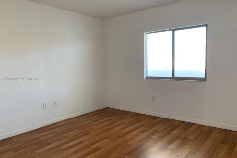 Copropriété à louer à Miami, Floride: 2 chambres, 91.23 m2 № 2009999 - photo 5