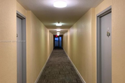 Copropriété à louer à Miami, Floride: 2 chambres, 91.23 m2 № 2009999 - photo 30