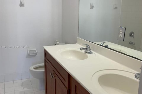 Copropriété à louer à Miami, Floride: 2 chambres, 91.23 m2 № 2009999 - photo 10