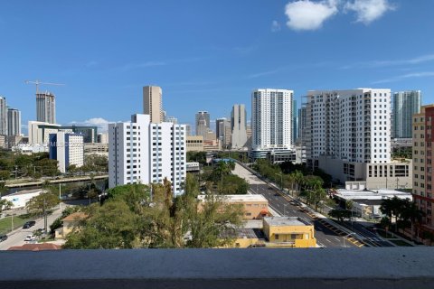 Copropriété à louer à Miami, Floride: 2 chambres, 91.23 m2 № 2009999 - photo 9