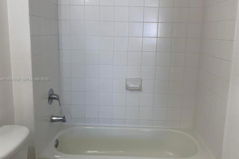 Copropriété à louer à Miami, Floride: 2 chambres, 91.23 m2 № 2009999 - photo 16