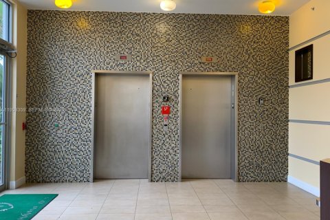 Copropriété à louer à Miami, Floride: 2 chambres, 91.23 m2 № 2009999 - photo 25