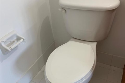 Copropriété à louer à Miami, Floride: 2 chambres, 91.23 m2 № 2009999 - photo 13