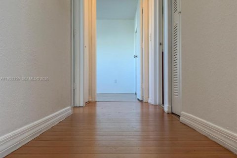 Copropriété à louer à Miami, Floride: 2 chambres, 91.23 m2 № 2009999 - photo 6