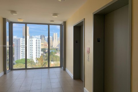Copropriété à louer à Miami, Floride: 2 chambres, 91.23 m2 № 2009999 - photo 2