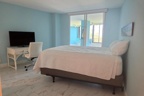 Condo in Stuart, Florida, 2 bedrooms № 2389907 - photo 17