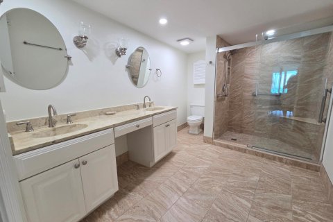 Condo in Stuart, Florida, 2 bedrooms № 2389907 - photo 12