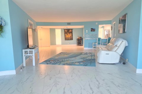 Condo in Stuart, Florida, 2 bedrooms № 2389907 - photo 9