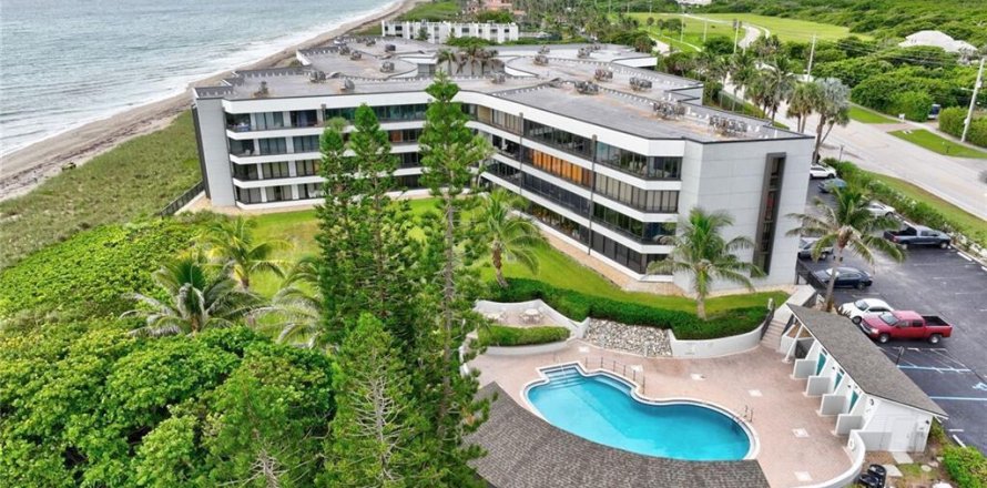 Condo in Stuart, Florida, 2 bedrooms № 2389907