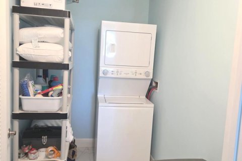 Condo in Stuart, Florida, 2 bedrooms № 2389907 - photo 20