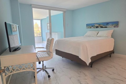 Condo in Stuart, Florida, 2 bedrooms № 2389907 - photo 6