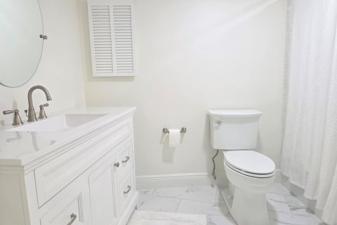 Condo in Stuart, Florida, 2 bedrooms № 2389907 - photo 18