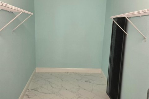Condo in Stuart, Florida, 2 bedrooms № 2389907 - photo 14