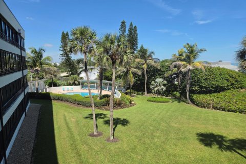 Condo in Stuart, Florida, 2 bedrooms № 2389907 - photo 25