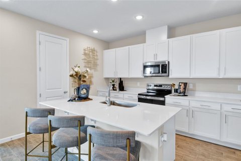 House in DeLand, Florida 4 bedrooms, 194.17 sq.m. № 1759490 - photo 6