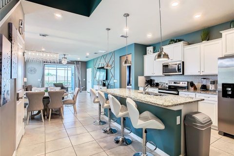 House in Davenport, Florida 7 bedrooms, 300.45 sq.m. № 1541085 - photo 5