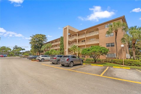 Condo in Coconut Creek, Florida, 2 bedrooms  № 1868192 - photo 3