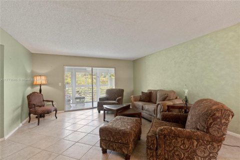 Condo in Coconut Creek, Florida, 2 bedrooms  № 1868192 - photo 14