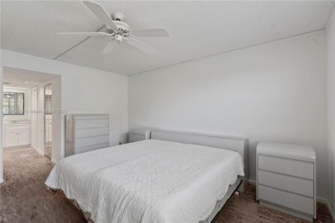 Condo in Coconut Creek, Florida, 2 bedrooms  № 1868192 - photo 25