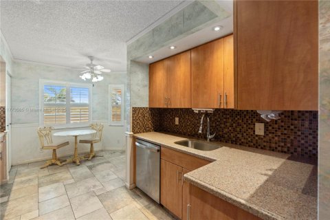 Condo in Coconut Creek, Florida, 2 bedrooms  № 1868192 - photo 11