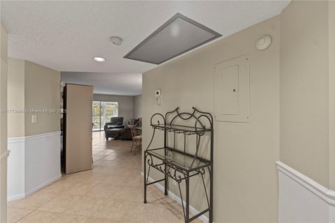 Condo in Coconut Creek, Florida, 2 bedrooms  № 1868192 - photo 19