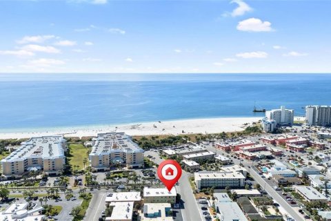 Condo in Saint Pete Beach, Florida, 2 bedrooms  № 2431670 - photo 3
