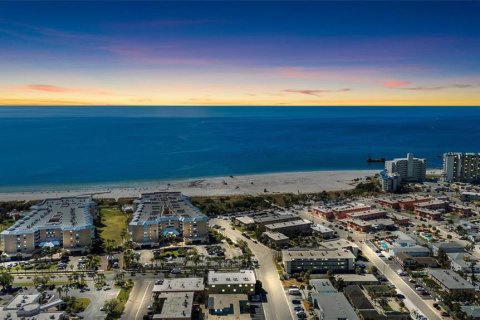 Condo in Saint Pete Beach, Florida, 2 bedrooms  № 2431670 - photo 2