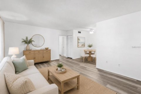 Condo in Saint Pete Beach, Florida, 2 bedrooms  № 2431670 - photo 8