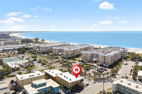 Condo in Saint Pete Beach, Florida, 2 bedrooms  № 2431670 - photo 4