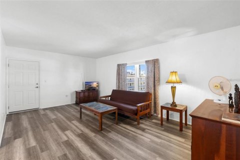 Condo in Saint Pete Beach, Florida, 2 bedrooms  № 2431670 - photo 10