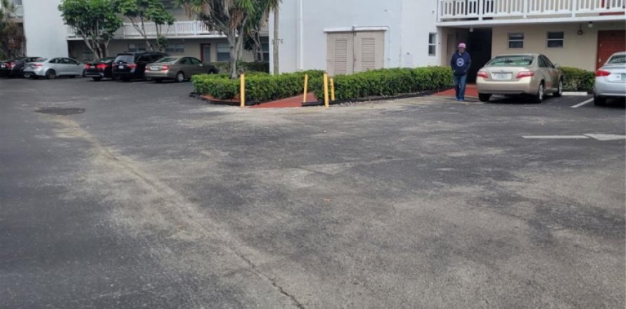 Condo in Lauderhill, Florida, 2 bedrooms  № 1005445