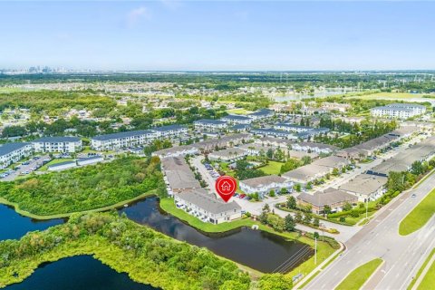 Townhouse in Tampa, Florida 3 bedrooms, 174.66 sq.m. № 2379713 - photo 8